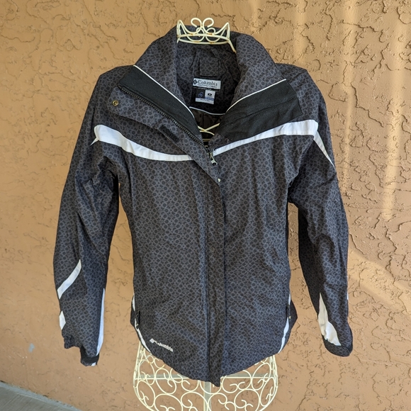 Columbia Jacket Shell - Women's - Women - Medium - good used condition - Picture 4 of 12